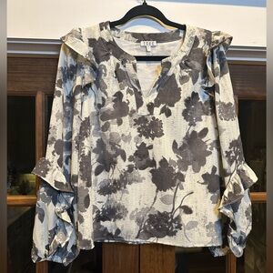 EUC TCEC Size Small Floral Gray‎ and White Women's Ruffle Sleeve Top